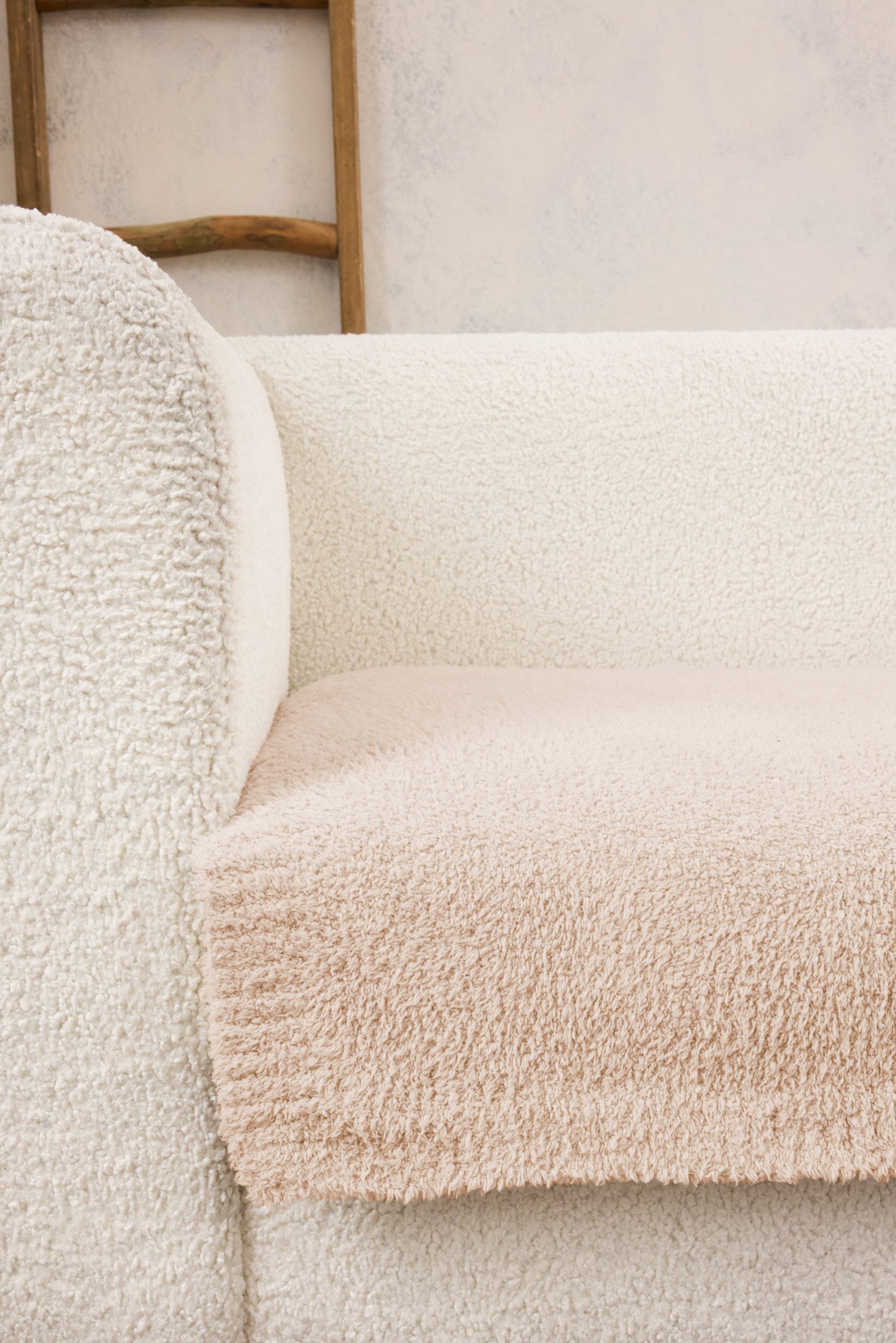 05-CozyChic-Sofa-Blanket_0516_1_1