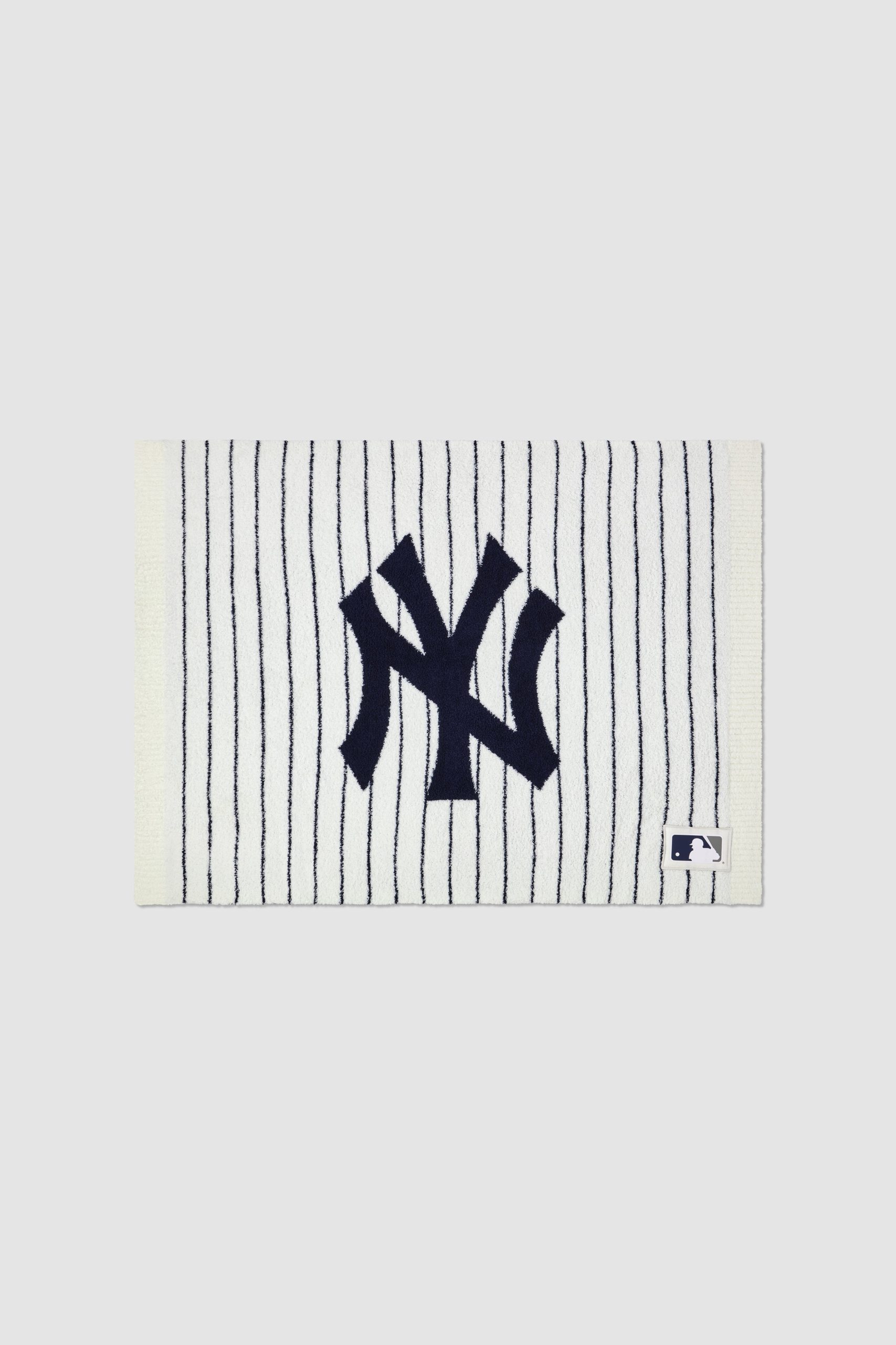 MBBCC26521_YANKEES_MULTI_FRONT_OPEN